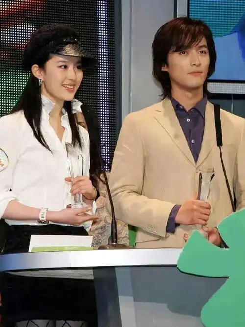 早期刘亦菲胡歌同框