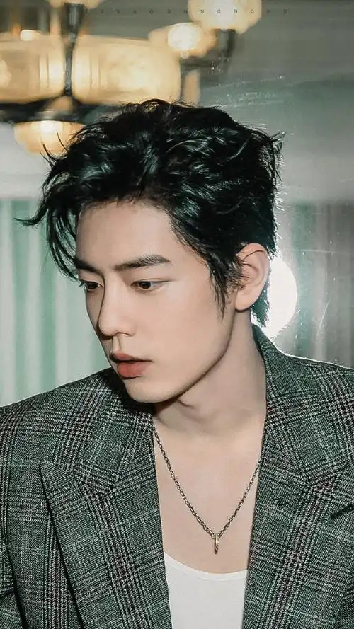 gucci红毯##肖战大背头破洞西装造型