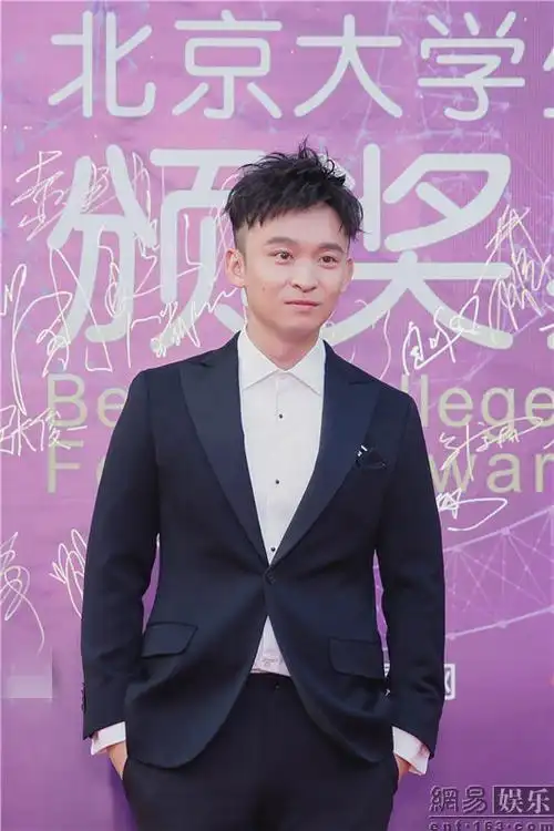 董子健亮相大学生电影节自我调侃仍是新人