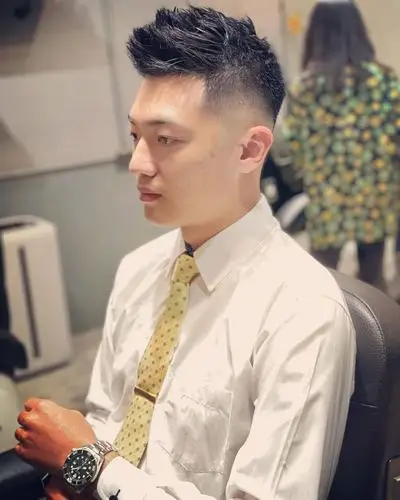 2020年末最火男生发型6款,时髦个性显帅气,狼尾头值得尝试