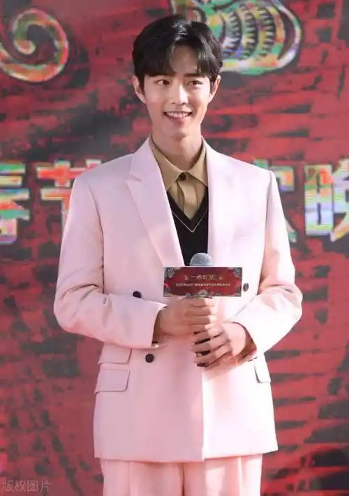 顶流男星肖战活动造型盘点,哥哥笑起来好迷人,真是太乖巧了啊!