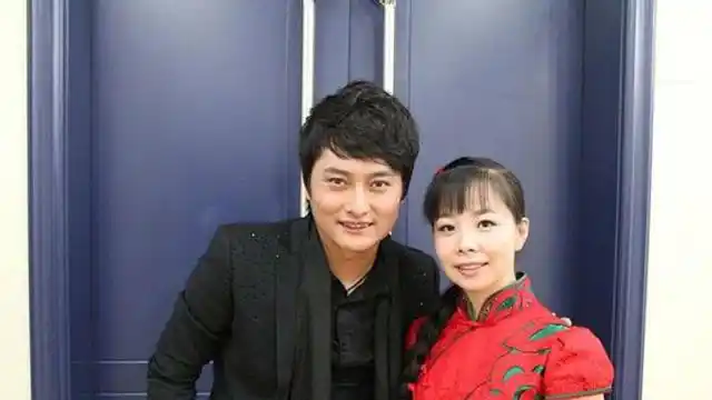 云飞和王二妮唱这首歌时牵手了吗?心在怦怦跳!