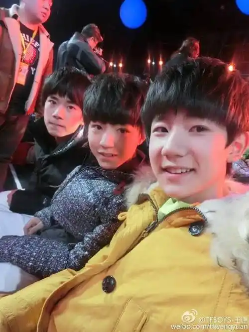 tfboys超话#tfboys三人同行#真的很喜欢这种自拍小啵050505请问