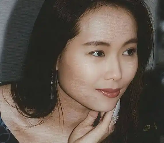 59岁"许仙"叶童素颜照:头发灰白瘦了很多,比68岁赵雅芝还大_传奇_年纪