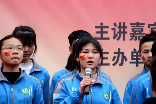 邓州市龙堰一初中举办赢在中考黑马方案励志演讲报告会