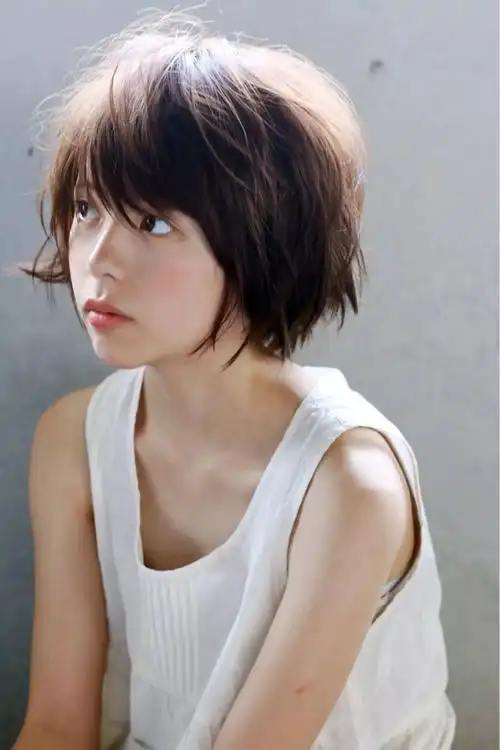 清新瘦脸的日系短发发型