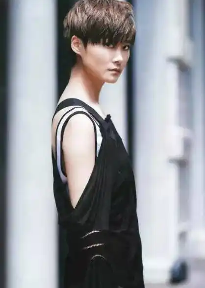 揭秘"超级女声"冠军李宇春的神奇魅力,18年依旧辉煌_生活_女性_音乐