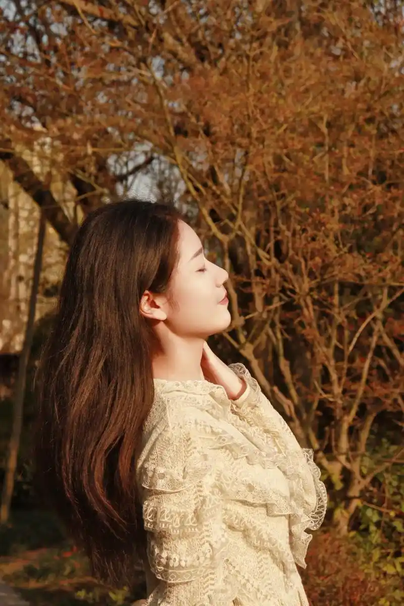 侧脸照 #油画少女 girl, try to be a m - 抖音