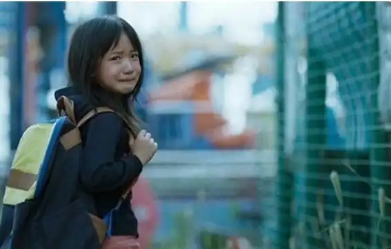 燕志云从看守所出来后虐待丽丽更加严重,五年的时间里,他们家的门槛都