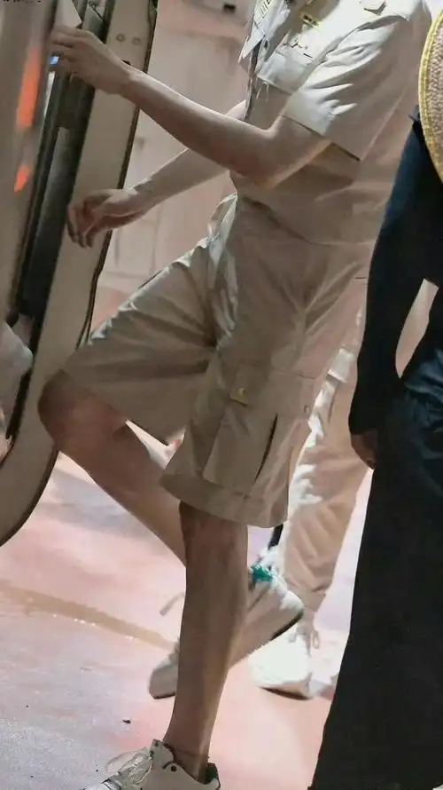 打开前:能有多帅啊 打开后:大勋 你… 魏大勋的腿真的是仙品|魏大勋