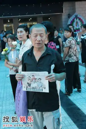 图片报道-文兴宇逝世   相关新闻 组图:名演员文兴宇八宝山追悼会