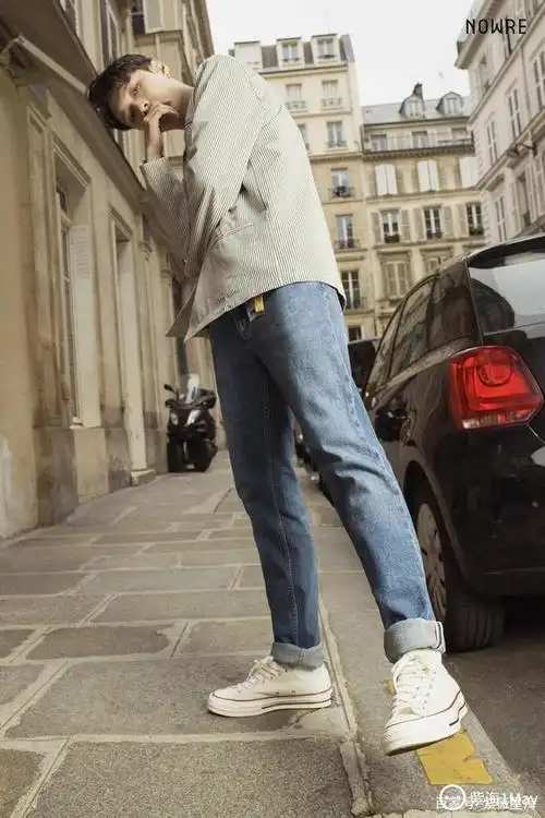 《张艺兴》清爽帅气,活力四射的牛仔裤穿搭图集