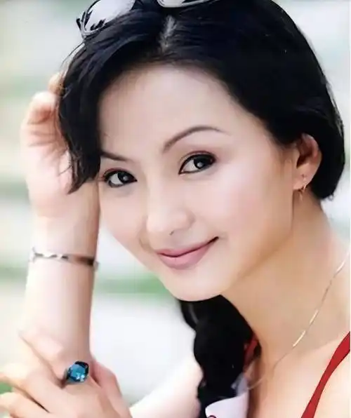 刘丹:28岁离世,父亲殉职,母亲抑郁,"萧剑"坚持给她扫墓22年