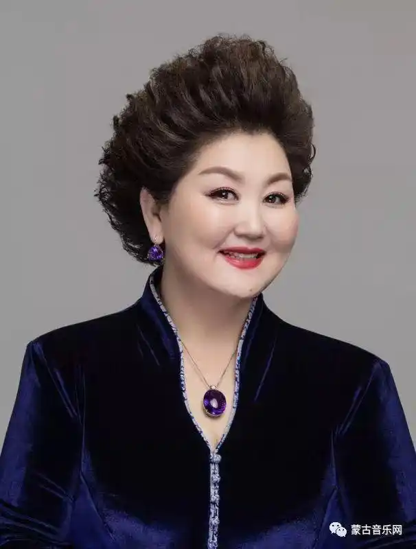 (鄂温克族女高音歌唱家,中央民族大学音乐学院教授)乌日娜从1977年