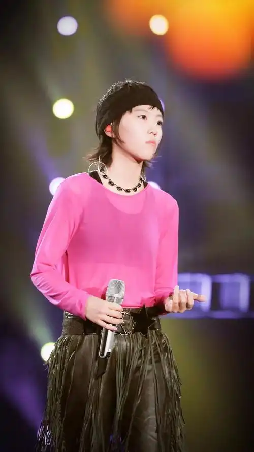 幻乐之城王菲窦靖童合体在讲段子这事儿上她甩王菲10条街