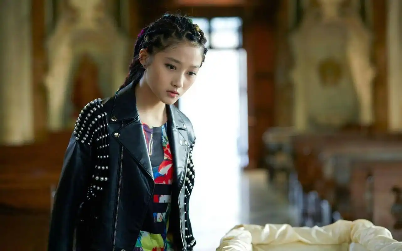 京圈公主之争:关晓彤稳坐一线,李庚希演技受质疑难逃"资源咖"标签