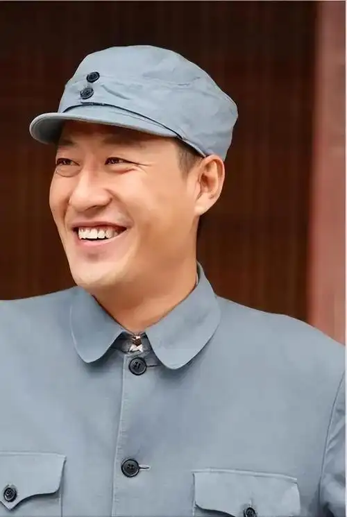 回顾于震二婚娶小13岁娇妻婚后生三胎如今一家五口其乐融融