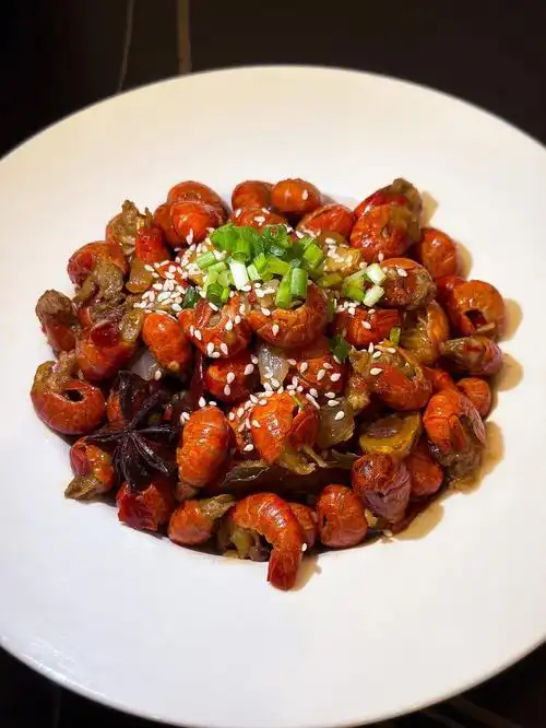 每天发愁不知道吃什么那就看看我做的这道香辣虾球