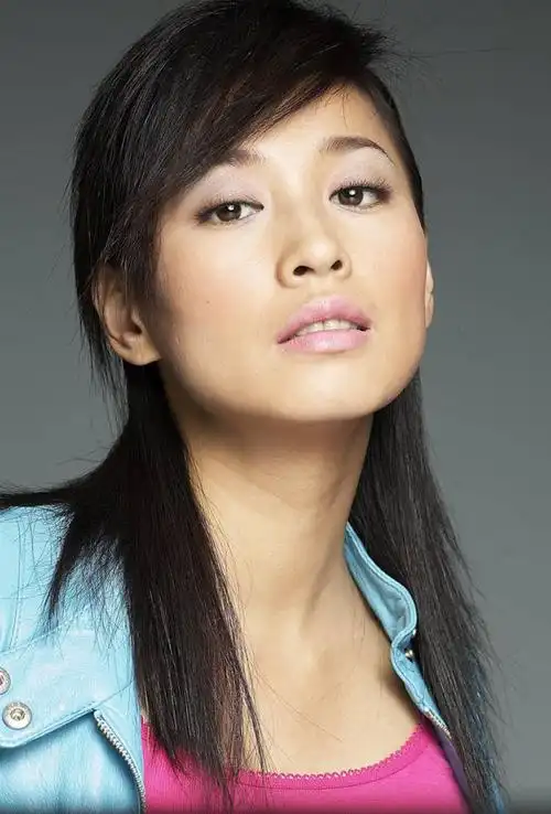 成熟妖媚的麻辣女孩张庭性感写真