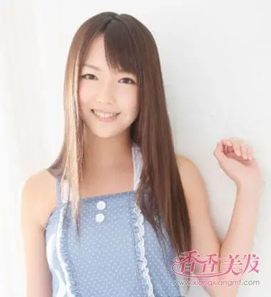 首页 发型脸型 圆脸发型 圆脸小个子适合剪什么样的头发 散头发会显