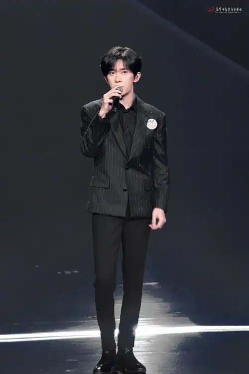 心连心,乐无边  用文艺颂曲唱锦绣民生    @tfboys-易烊千玺