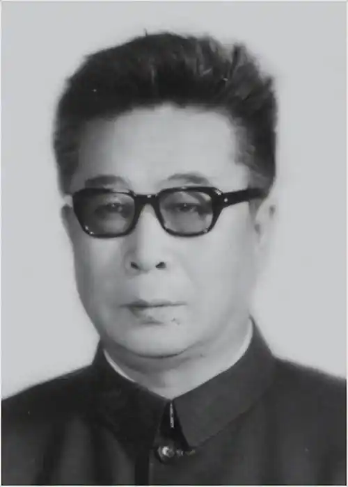 《林海雪原》曲波的遗孀离世:她救过丈夫的命,4个儿女定居海外_刘波