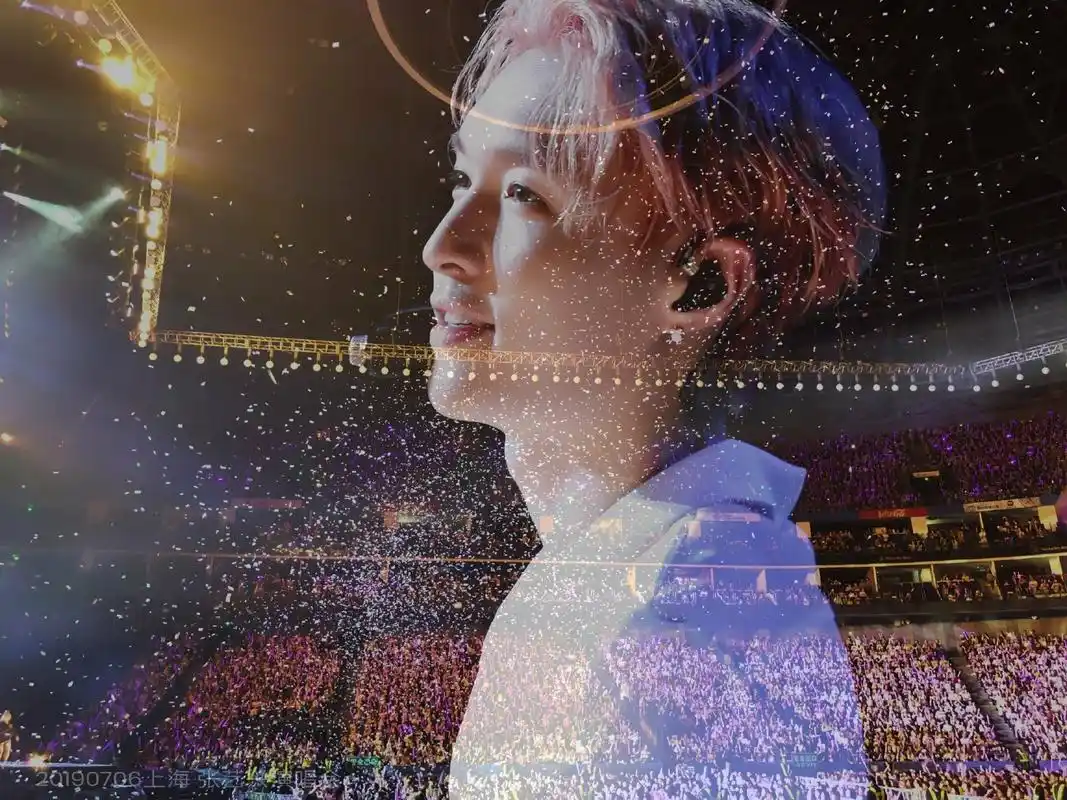 张艺兴演唱会,一片最美的紫海梦想最珍贵,努力特别酷一起出发大航海