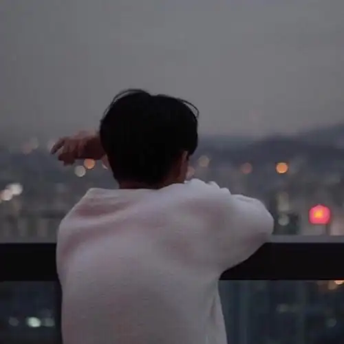 忧伤的背影_伤感男生头像图片_扣扣居