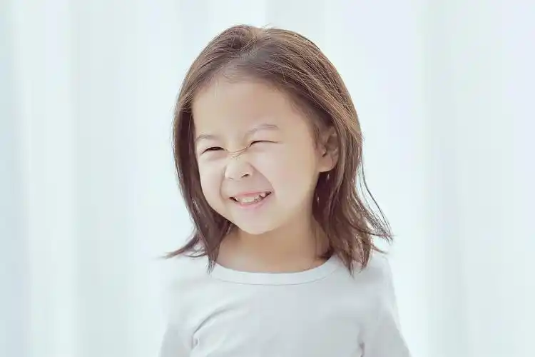 飞飞飞飞飞飞的儿童摄影作品《顾客全删光系列之大头表情包》