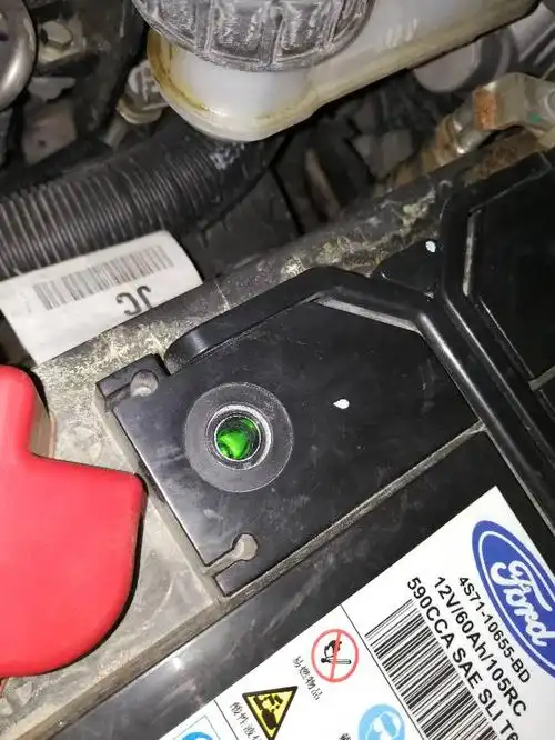 汽车电瓶问题这个需要更换吗?观察孔看是绿色的,用起来也都正常.