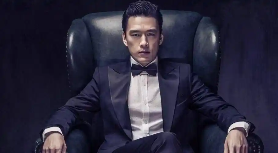 王耀庆:逼疯薇娅,拉黑佟丽娅,却独宠妻子19年,今因怼人爆红