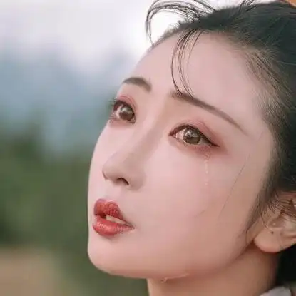 红衣女子流泪头像唯美古风真人头像