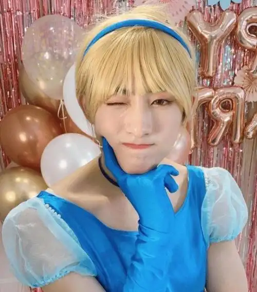 看董思成穿起女装后,比真女人还女人|发型|西装|妆容_网易订阅