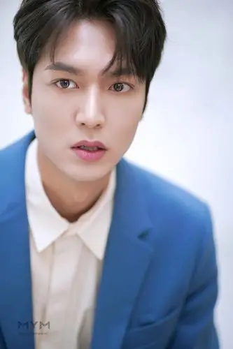 《永远的君主》李敏镐写真拍摄花絮公开 神仙颜值引惊叹:气质太绝!