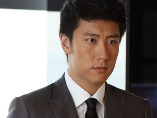 图陈司翰女友是谁二人拥吻后回港避忌零交流