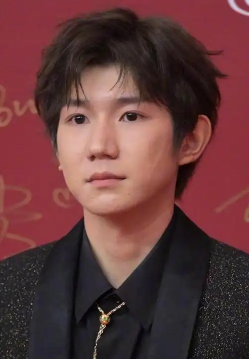 王源的图不p就放出来,这状态太真实了|西装|学生气|填词人|古典乐