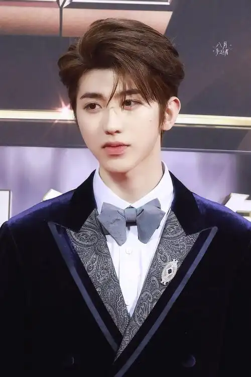 蔡徐坤更博发布祝福语,虽然才十个字,却表明坤坤是个专一的人