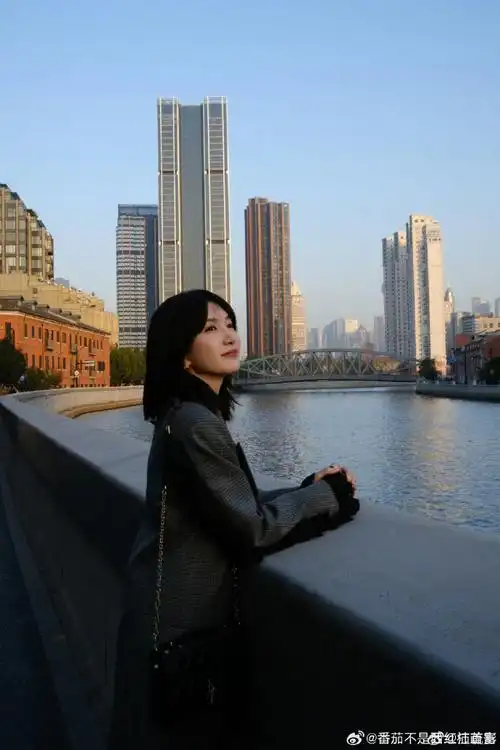 江疏影格雷系五连拍##江疏影短发侧颜随拍