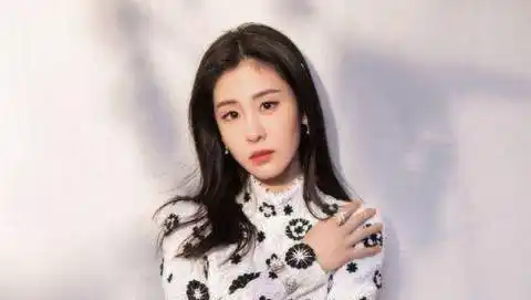 大家不再注意吴莫愁,反而开始注意张碧晨,这是怎么回事?