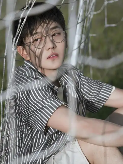 p data-id="go05jkpoi5">蒋宜儒,中国内地影视男演员,毕业于 a