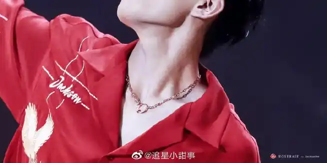 易烊千玺超话锁骨 喉结 俺这条98命是弟弟的了!