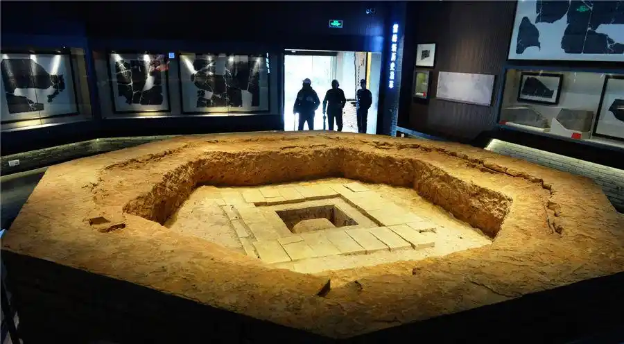 exhibition in memory of leifeng pagodas collapse