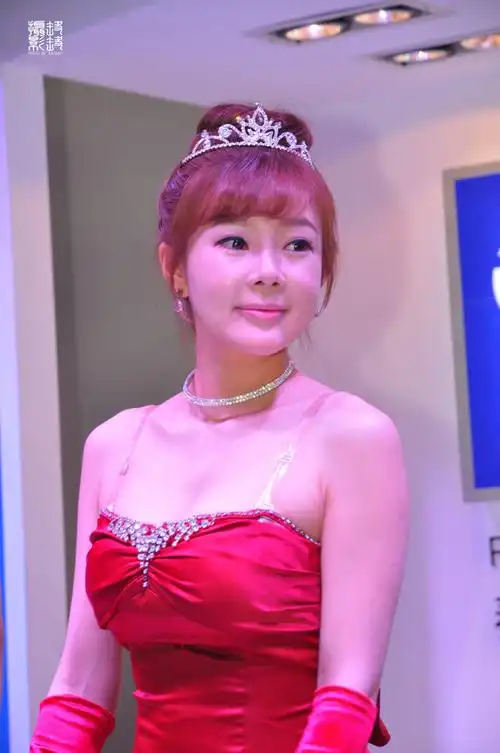 p&e展会上火爆的韩国妹妹