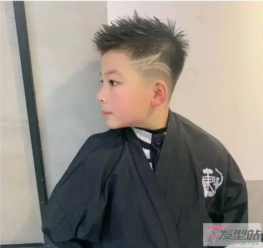 今夏最火小男孩发型,简单时尚还百变,想帅别错过--菜鸟教程(sms580.