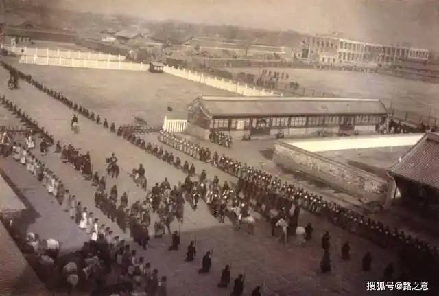 袁世凯为了消除复辟帝制的障碍,于11月4日,借口国民党议员与李烈钓有