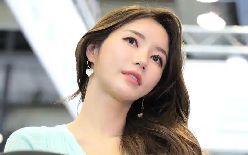 4k 赛车模特 林率雅 2022高尔夫展