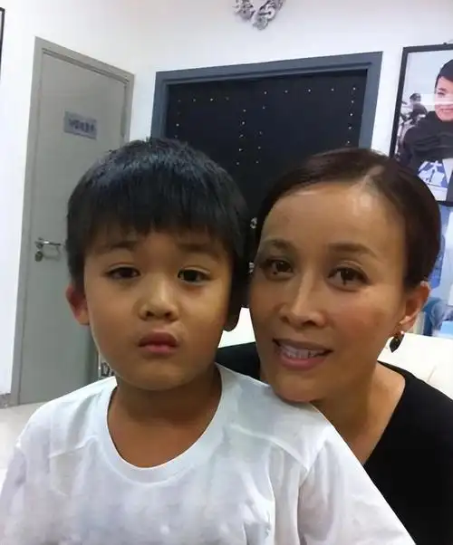 深度分析:孟桐与那英的爱情故事,以及孟桐如何治愈那英与继子的心灵