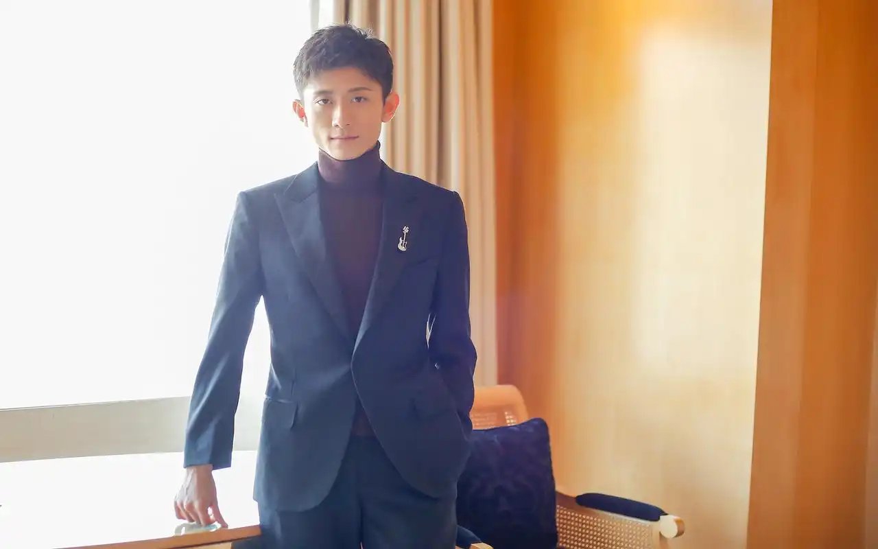 张一山帅气写真高清图片桌面壁纸