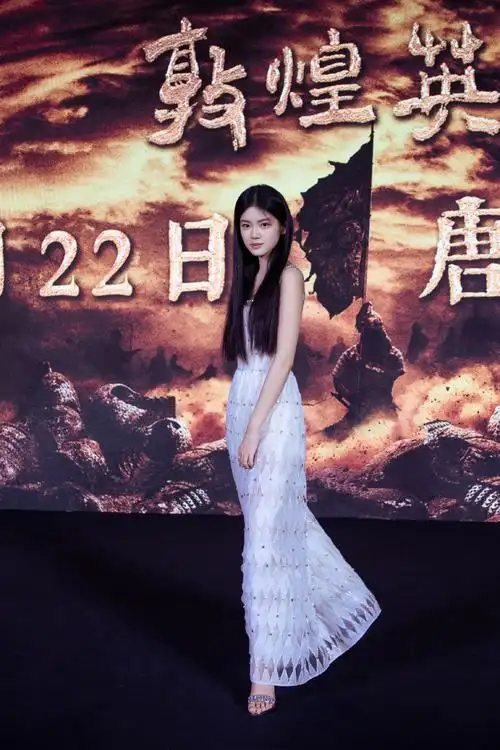 没想到女主赵蕴卓和《大江大河》里梁思申的少年时期小女孩是同个人!