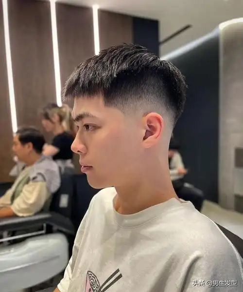 2024男生别乱剪发型这4款造型简约时尚剪完很帅气